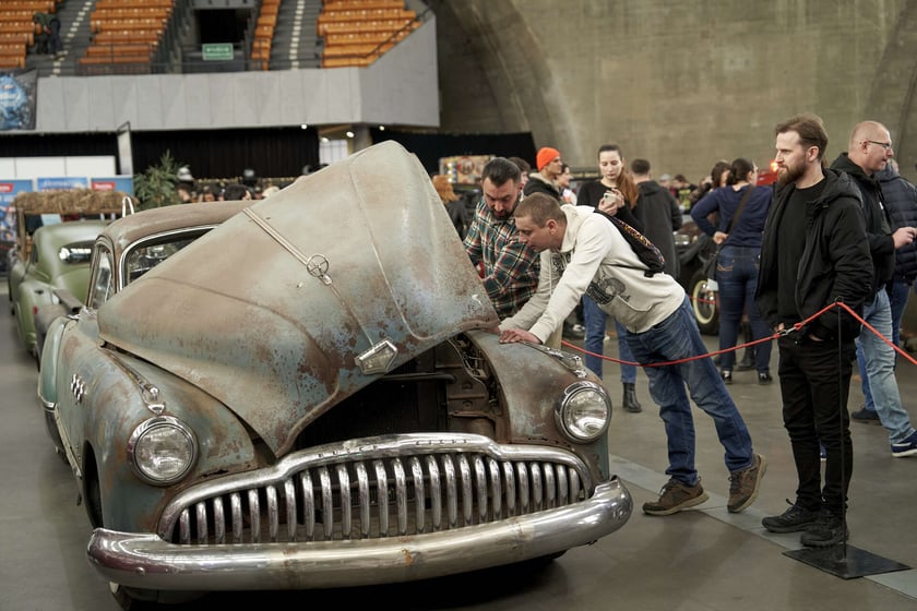 Kustomhead 2024 w Hali Stulecia - zabytkowe amerykańskie pojazdy we Wrocławiu
