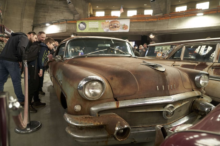 Kustomhead 2024 w Hali Stulecia - zabytkowe amerykańskie pojazdy we Wrocławiu