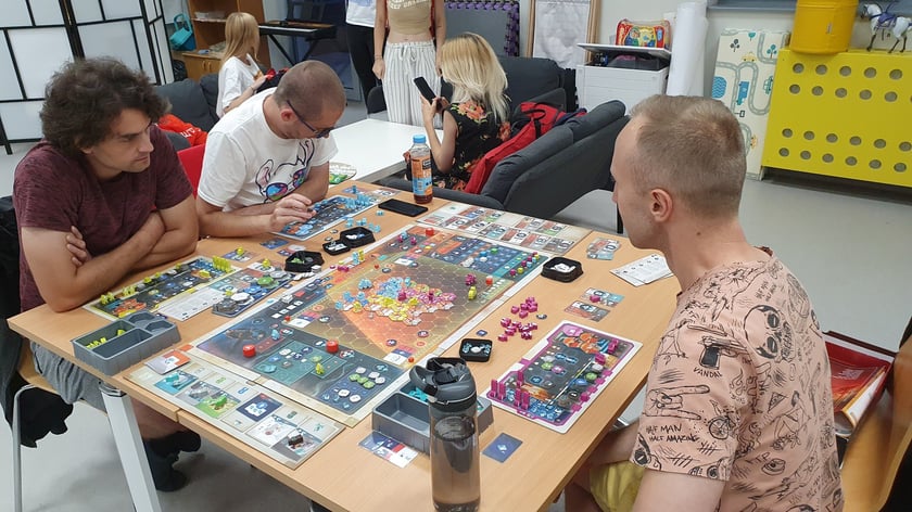 Mieszkańcy Jagodna i nie tylko spotykają co piątek przy planszówkach