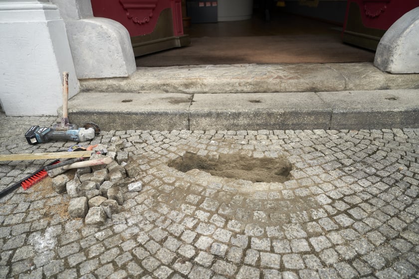 Uroczystość wmurowania kamieni pamięci odbyła się na pl. Solnym we Wrocławiu