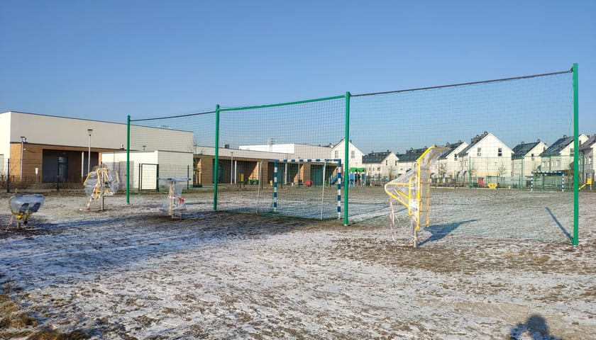 Boisko przy ul. Grapowa na Jagodnie
