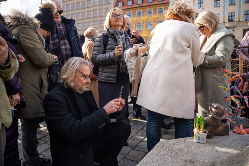 Odsłonięcie krasnala Stanisława Wolskiego