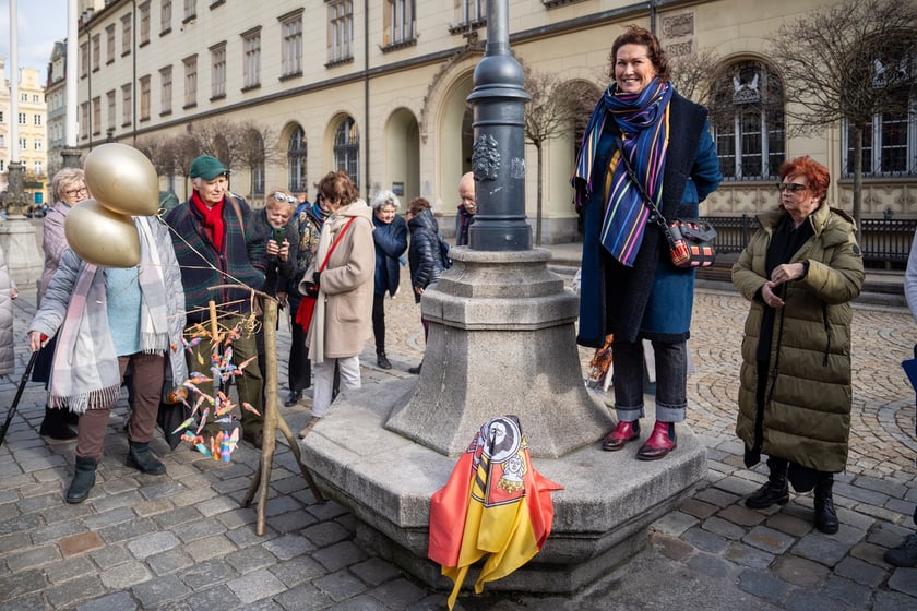 Odsłonięcie krasnala Stanisława Wolskiego