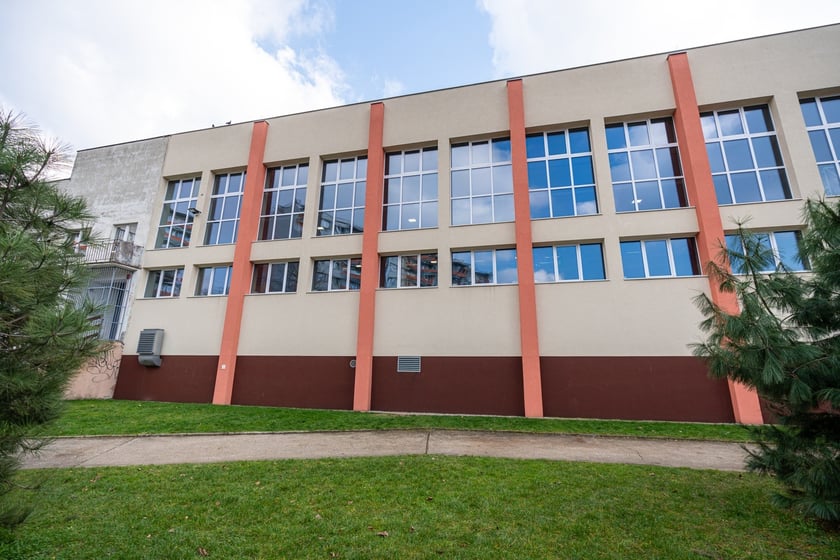 Szkoła Podstawowa nr 3 przy ulicy Bobrzej