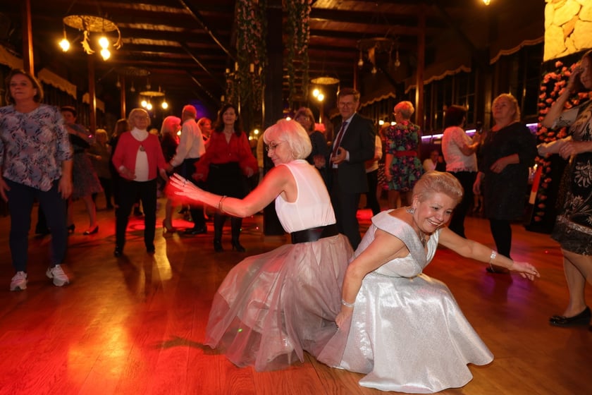 Bal z okazji Dnia Kobiet - Rock'n'rollowa Dama - lata 50. w Restauracji Letniej