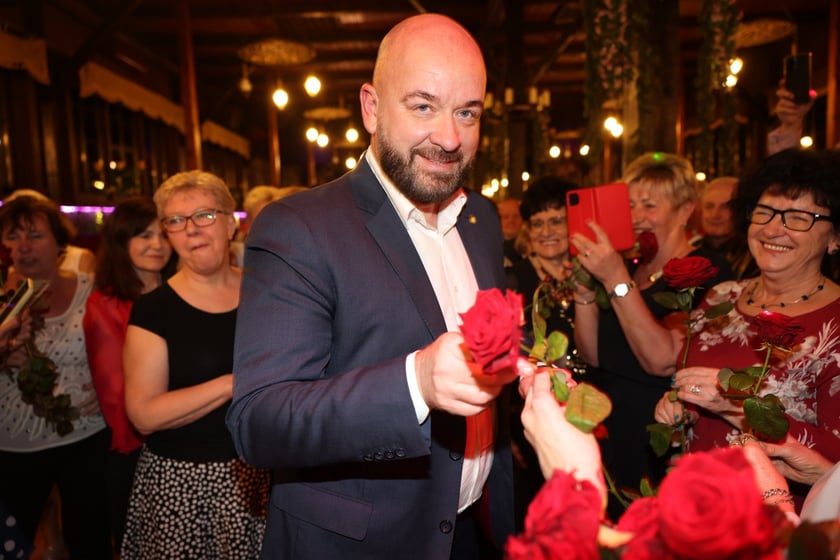 Bal z okazji Dnia Kobiet - Rock'n'rollowa Dama - lata 50. w Restauracji Letniej