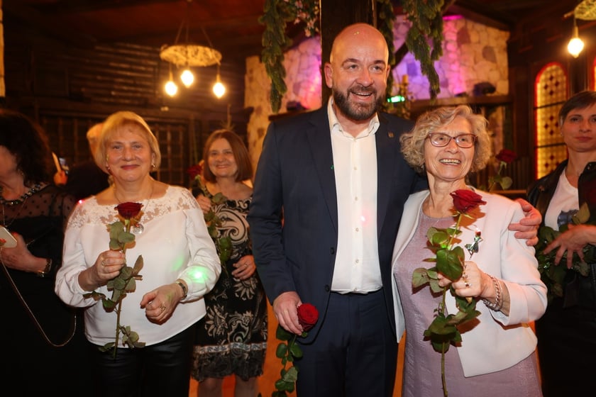 Bal z okazji Dnia Kobiet - Rock'n'rollowa Dama - lata 50. w Restauracji Letniej