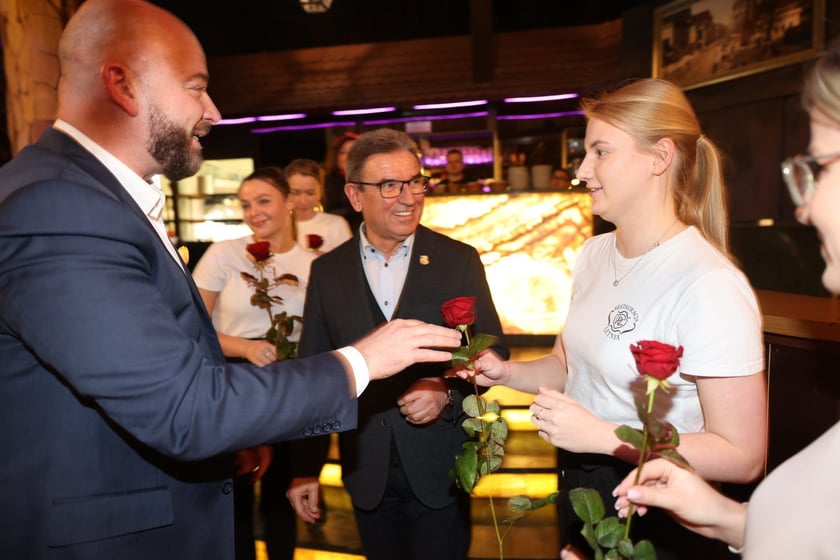 Bal z okazji Dnia Kobiet - Rock'n'rollowa Dama - lata 50. w Restauracji Letniej