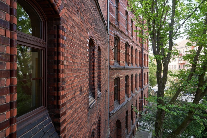 Dawny dom pomocy społecznej i dawny akademik Wagant na Ołbinie