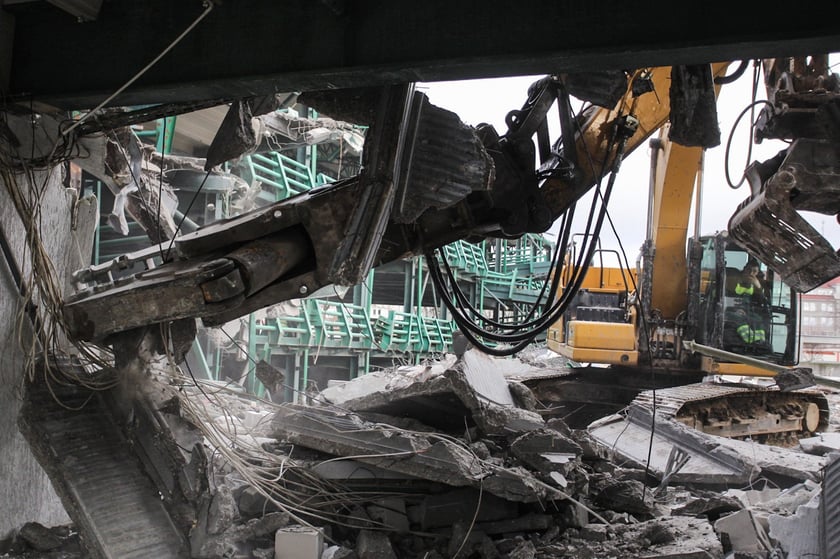 Wyburzanie parkingu przy Swobodnej, luty 2023