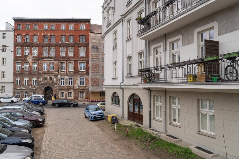 Akcja re-witalizacja. Plan władz Wrocławia na remont kamienic i modernizację podwórek. Część kamienic przy ul. Kurkowej już przeszło remont, jest plan na odnowienie kolejnych historycznych budynków oraz podwórek