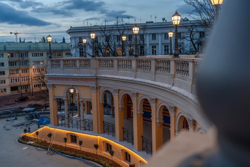 Rozświetlony Bastion Sakwowy na wzgórzu Partyzantów.