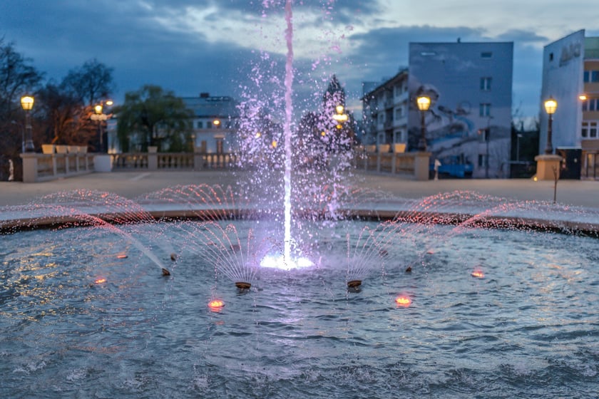 Rozświetlony Bastion Sakwowy na wzgórzu Partyzantów.