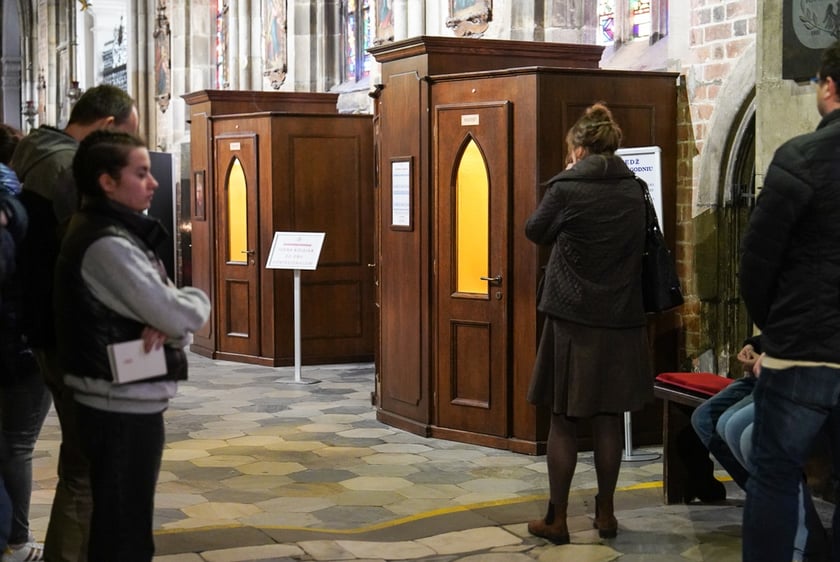 Przygotowania do świąt wielkanocnych w katedrze we Wrocławiu