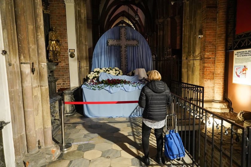 Przygotowania do świąt wielkanocnych w katedrze we Wrocławiu