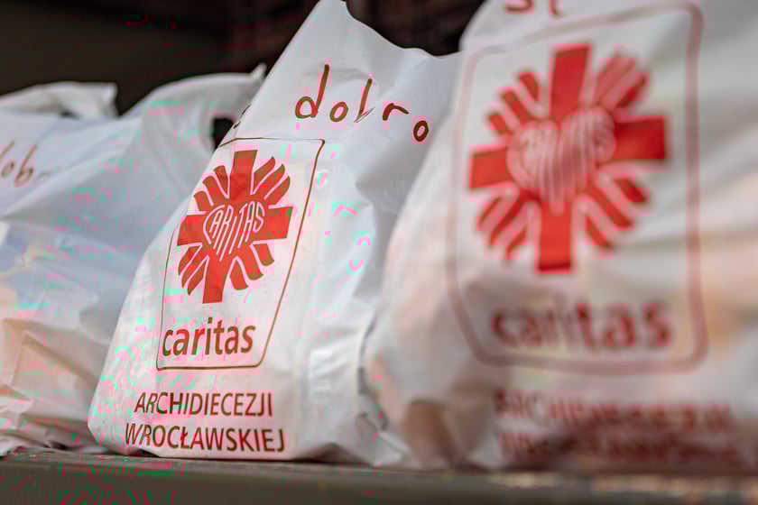 Caritas rozdał ubogim 600 paczek