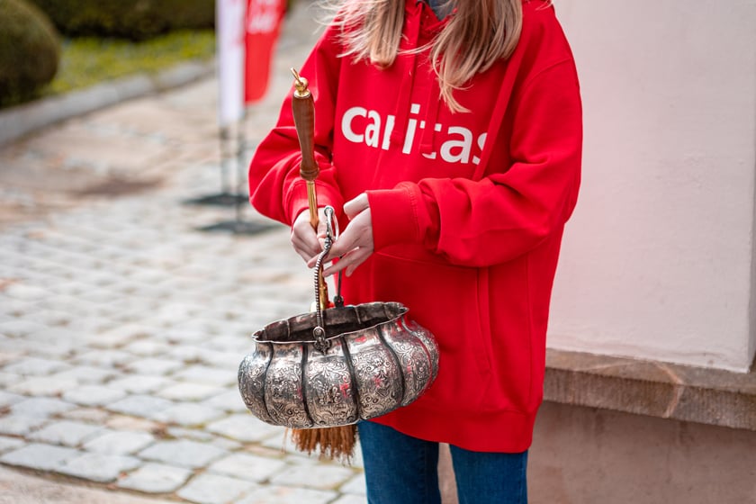 Caritas rozdał ubogim 600 paczek