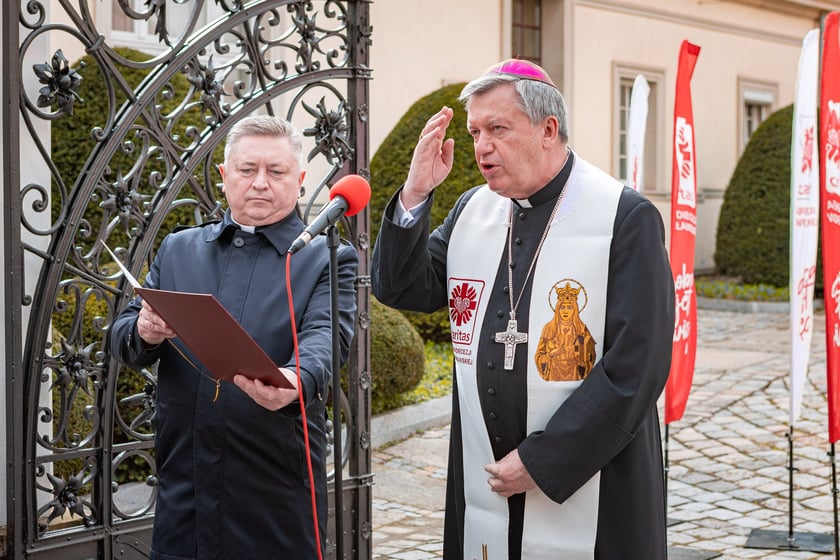 Caritas rozdał ubogim 600 paczek