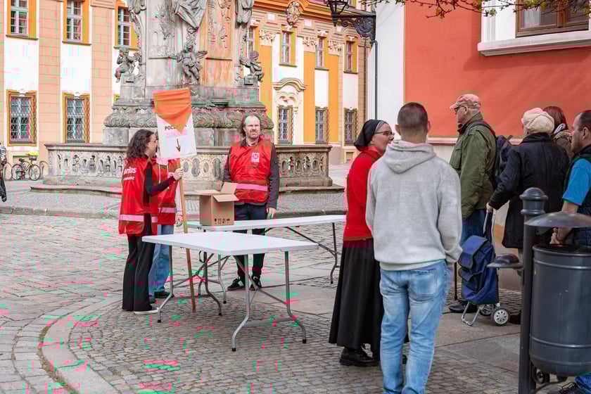 Caritas rozdał ubogim 600 paczek