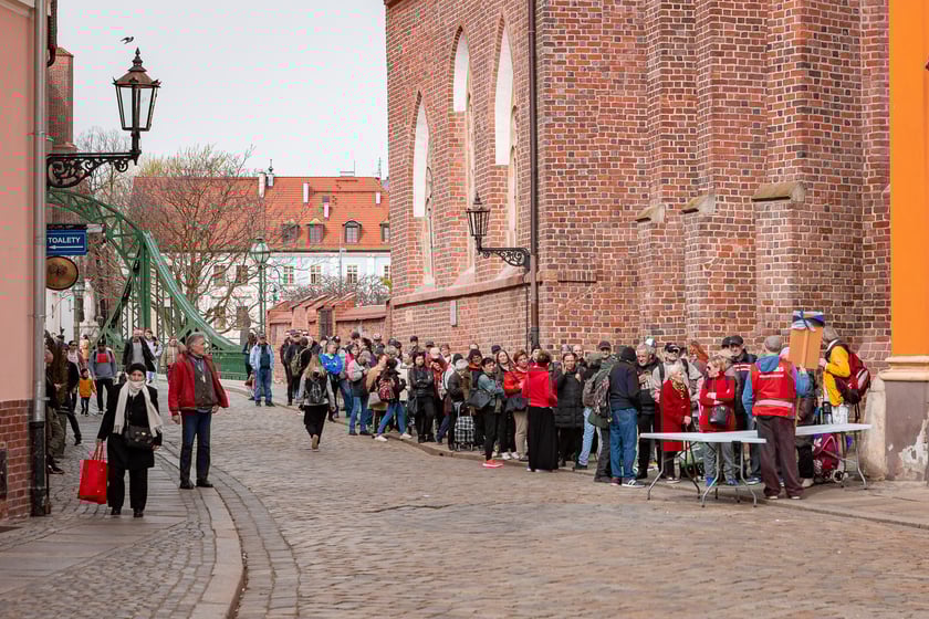 Caritas rozdał ubogim 600 paczek
