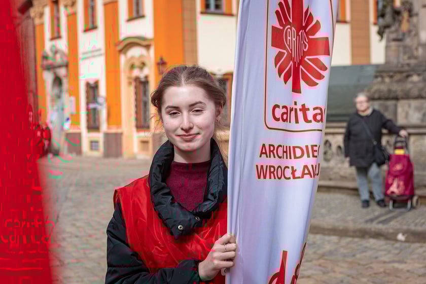 Caritas rozdał ubogim 600 paczek