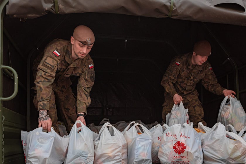 Caritas rozdał ubogim 600 paczek