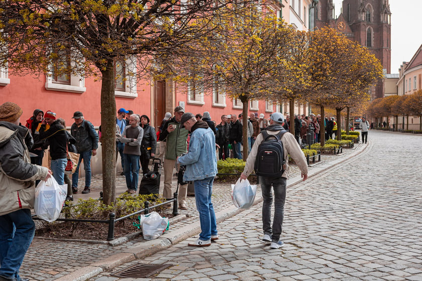 Caritas rozdał ubogim 600 paczek
