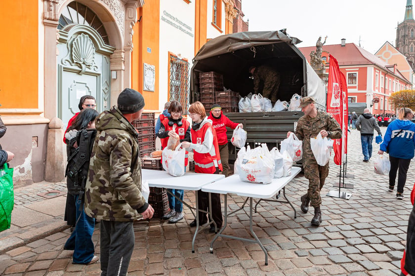 Caritas rozdał ubogim 600 paczek
