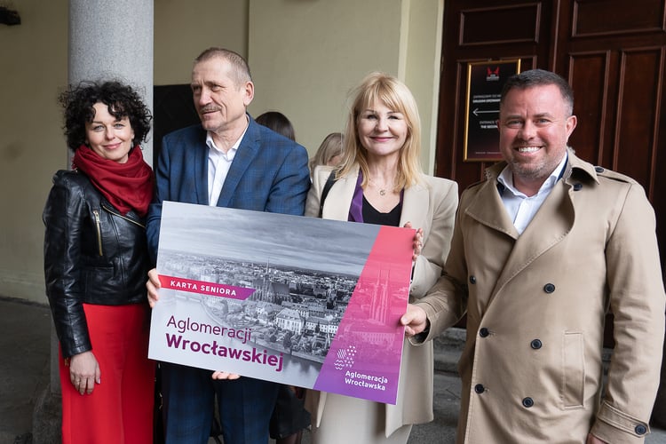 Konferencja prasowa dotycząca rewolucji w komunikacji aglomeracyjnej oraz  Karty Seniora Aglomeracji Wrocławskiej