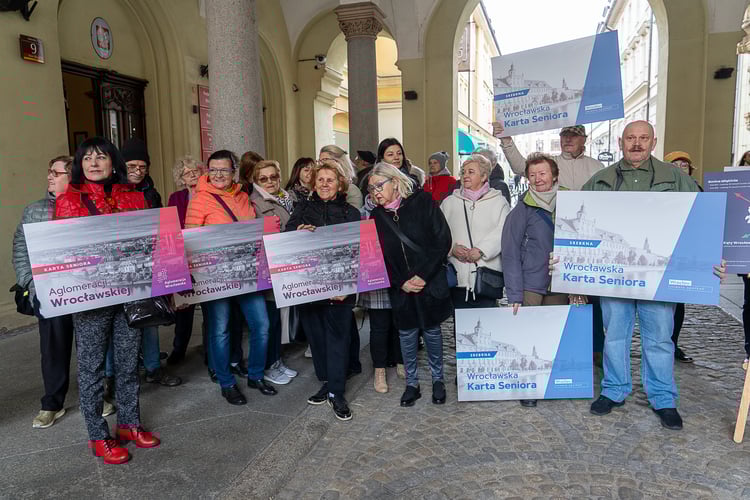 Konferencja prasowa dotycząca rewolucji w komunikacji aglomeracyjnej oraz  Karty Seniora Aglomeracji Wrocławskiej