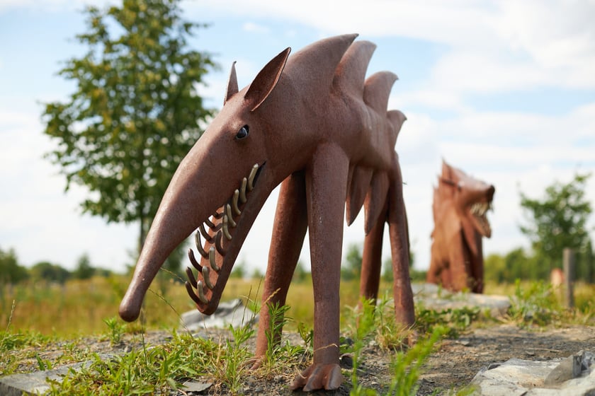 &bdquo;Wilczy d&oacute;ł&rdquo; autorstwa Anny Zamorskiej - jedna z 12 scen krajobrazowych &ndash; przestrzennego zapisu dziej&oacute;w Wrocławia &ndash; &nbsp;kt&oacute;re można oglądać w Parku Tysiąclecia