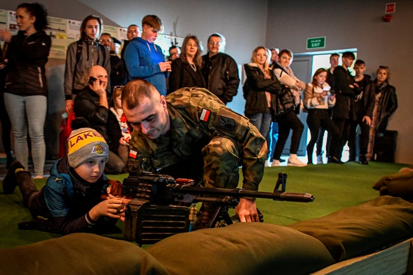 Szkolenie wojskowe - 20 kwietnia, 10 Brygada Łączności przy ul. Trzmielowickiej 28 we Wrocławiu. Początek o godz. 10.  Na zdjęciu  - szkolenie z lat poprzednich
