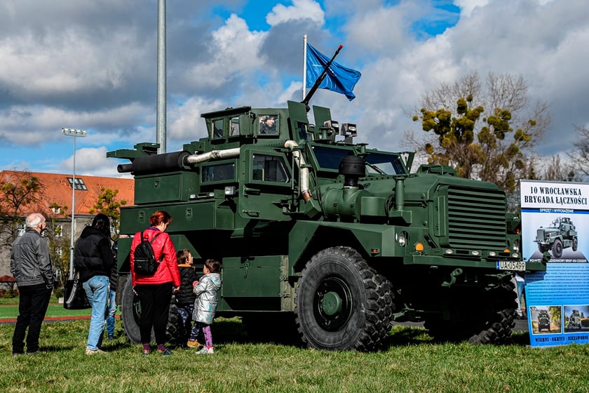 Szkolenie wojskowe - 20 kwietnia, 10 Brygada Łączności przy ul. Trzmielowickiej 28 we Wrocławiu. Początek o godz. 10.  Na zdjęciu  - szkolenie z lat poprzednich