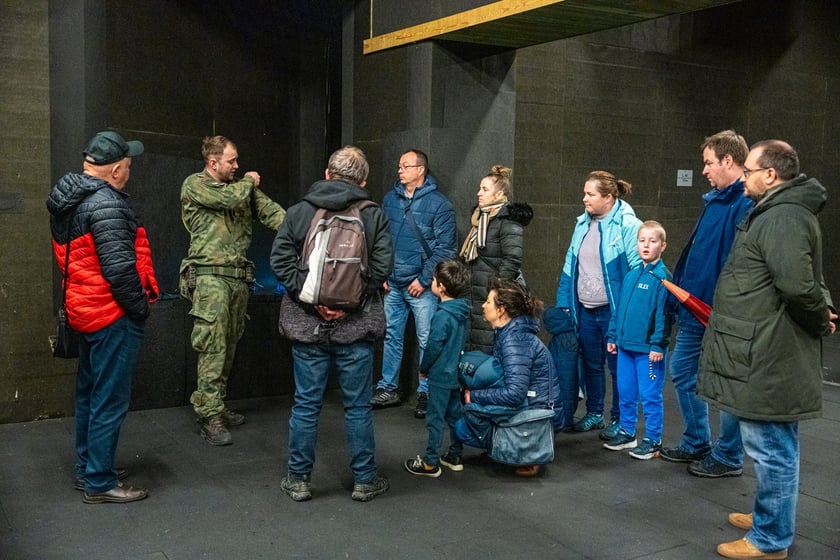 Żołnierze 10 Wrocławskiej Brygady Łączności we Wrocławiu zorganizowali szkolenie wojskowe dla mieszkańców