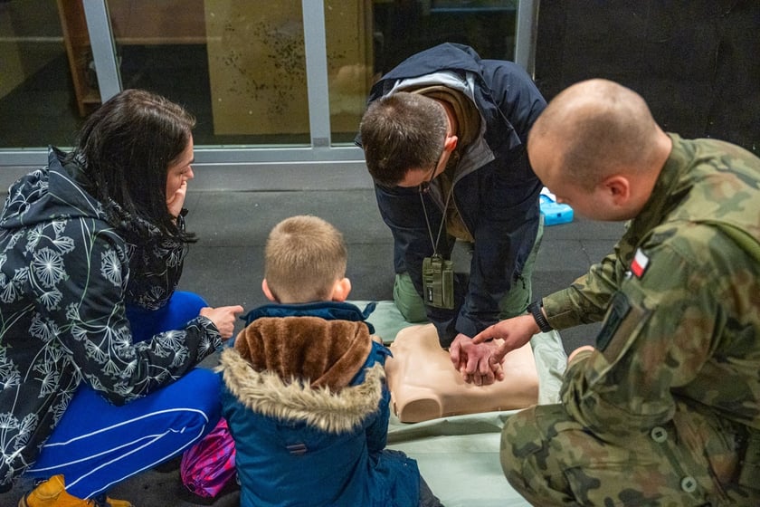 Żołnierze 10 Wrocławskiej Brygady Łączności we Wrocławiu zorganizowali szkolenie wojskowe dla mieszkańców