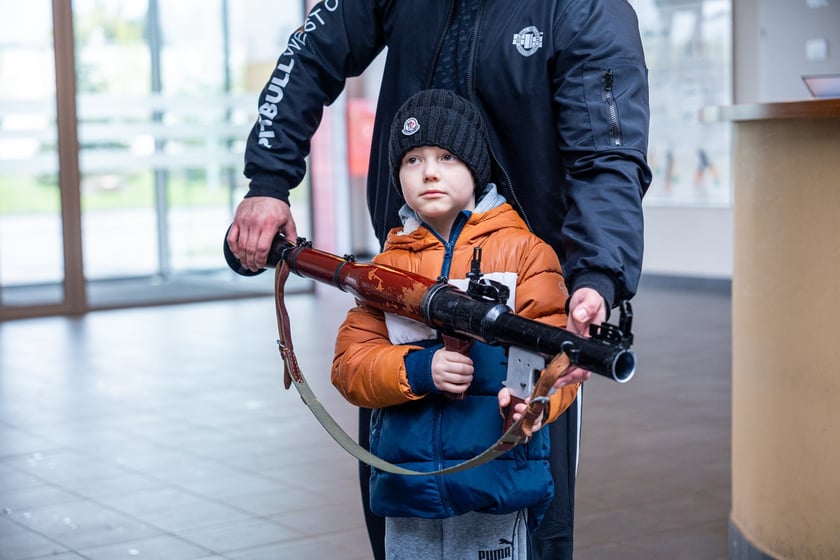 Żołnierze 10 Wrocławskiej Brygady Łączności we Wrocławiu zorganizowali szkolenie wojskowe dla mieszkańców