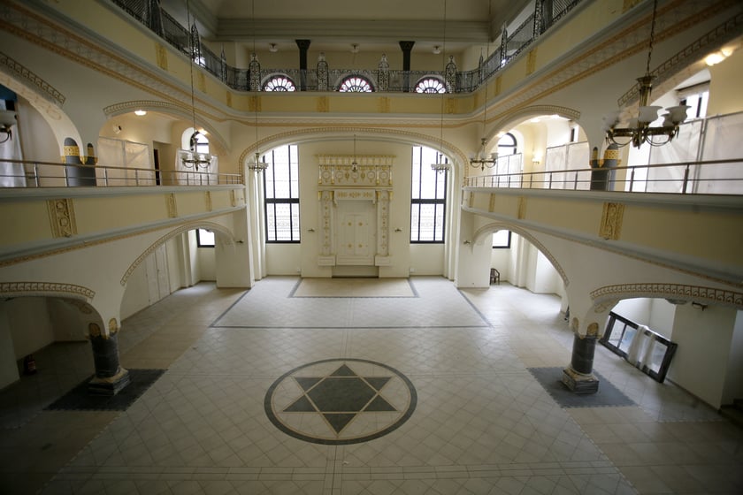 Budynki i obiekty zaprojektowane przez braci Ehrlichów we Wrocławiu. Wnętrze synagogi pod Białym Bocianem