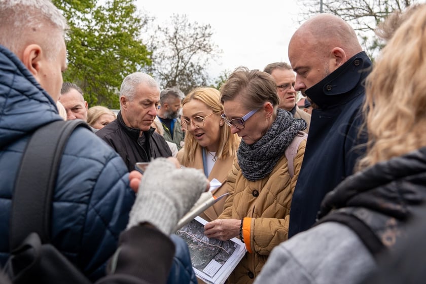 Mieszkańcy Lipy Piotrowskiej na spotkaniu z Jackiem Sutrykiem, prezydentem Wrocławia