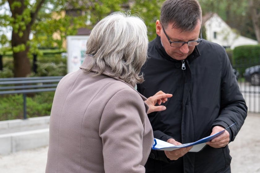 Mieszkańcy Lipy Piotrowskiej na spotkaniu z Jackiem Sutrykiem, prezydentem Wrocławia