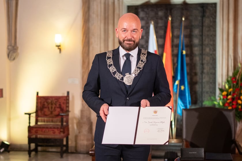 Prezydent Jacek Sutryk po ślubowaniu podczas Sesji Inauguracyjnej Rady Miejskiej Wrocławia