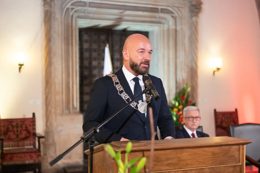 Prezydent Jacek Sutryk po ślubowaniu podczas Sesji Inauguracyjnej Rady Miejskiej Wrocławia