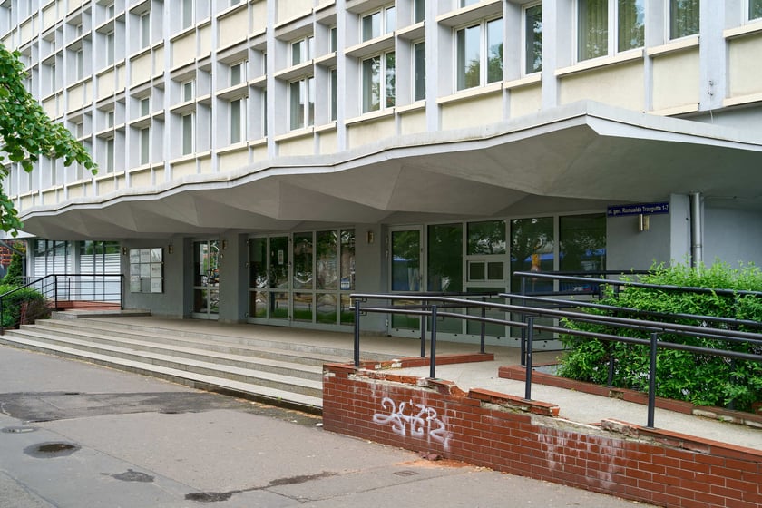 Biurowiec Zremb przy ul. Traugutta na Przedmieściu Oławskim