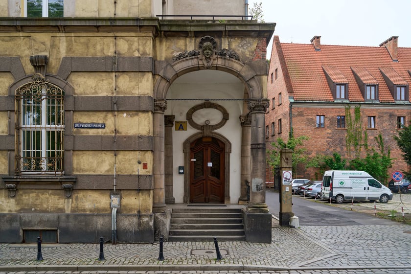 Była Poczta Paczkowa i Telegraf, także siedziba Orange Polska, na Starym Mieście