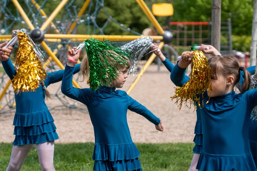 Uroczystość nadania skwerowi na Muchomorze Małym imienia Ludwika Rajchmana, twórcy UNICEF.