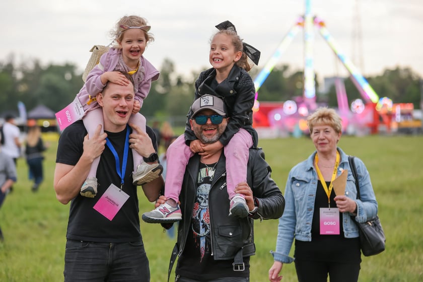 Pierwszy dzień Juwenaliów Wrocławskich 2024 na Polach Osobowickich