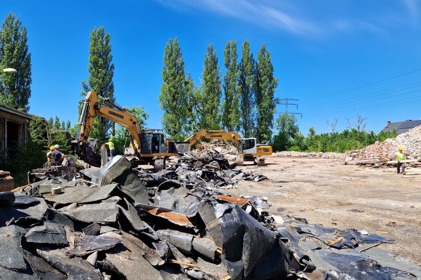Przy Zwycięskiej trwają prace przygotowujące teren pod budowę szkoły.
