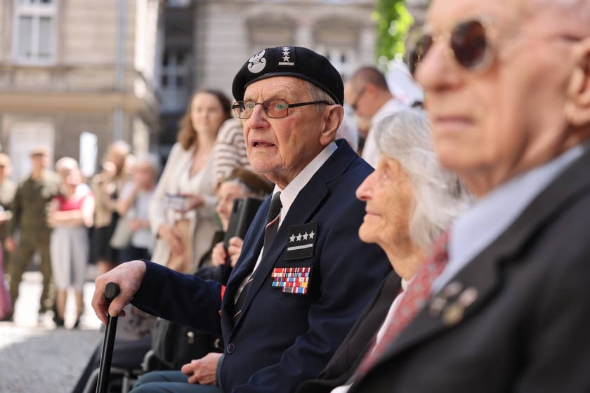 Uroczyste odsłonięcie muralu pamięci WARSZAWIACY - POWSTAŃCY - WROCŁAWIANIE z okazji 80. rocznicy Powstania Warszawskiego.