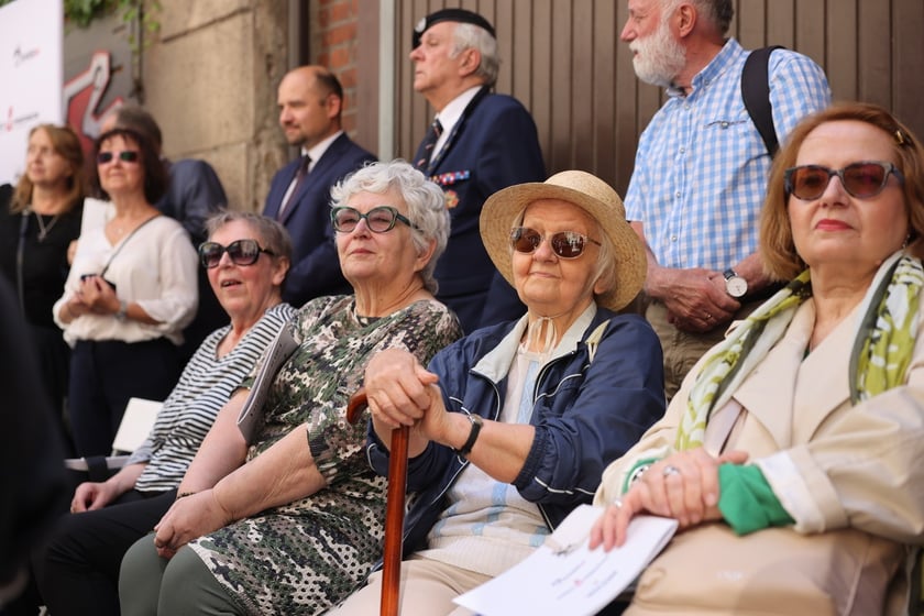 Uroczyste odsłonięcie muralu pamięci WARSZAWIACY - POWSTAŃCY - WROCŁAWIANIE z okazji 80. rocznicy Powstania Warszawskiego.
