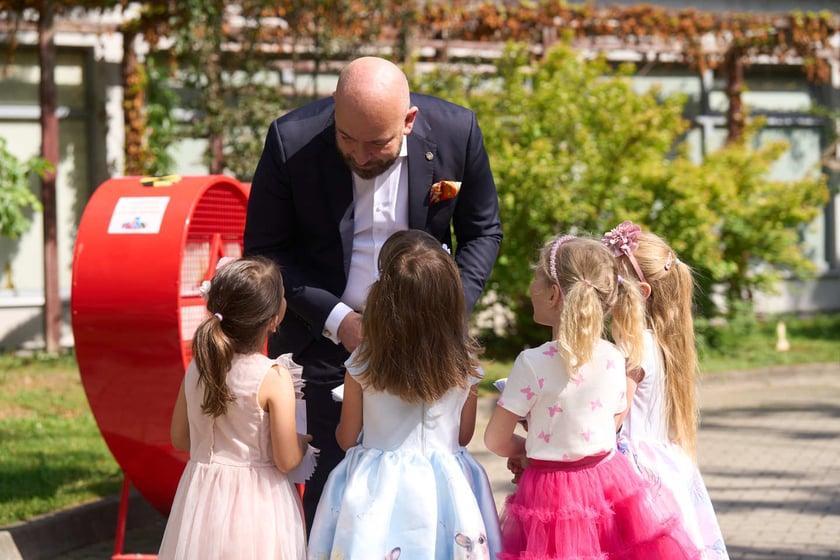 Uroczystość 40-lecia Przedszkola nr 56 &bdquo;Niezapominajka&rdquo; przy ul. Wałbrzyskiej