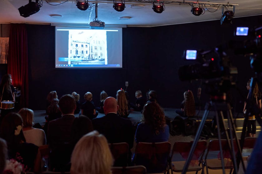 Uroczystość 40-lecia Przedszkola nr 56 &bdquo;Niezapominajka&rdquo; przy ul. Wałbrzyskiej